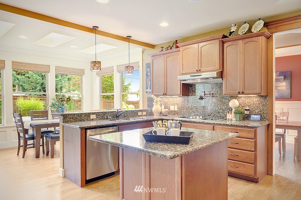 6798 Southeast 2nd Street Renton, WA 98059 - Photo 7 of 23