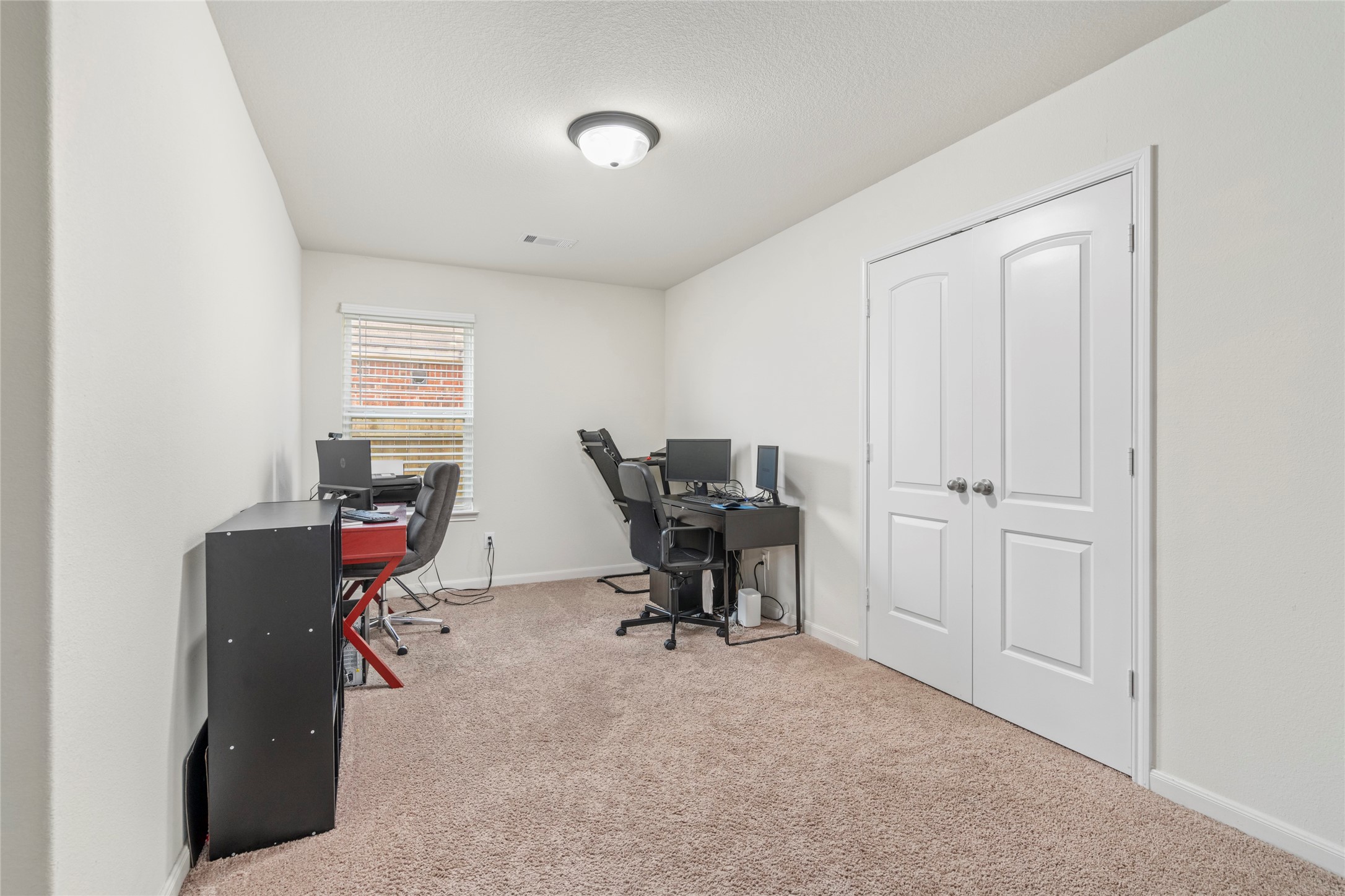 9719 Montana Sapphire Lane Rosharon, TX 77583 - Photo 13 of 40 Need a work-from-home setup? This flex space has the square footage to make it happen.