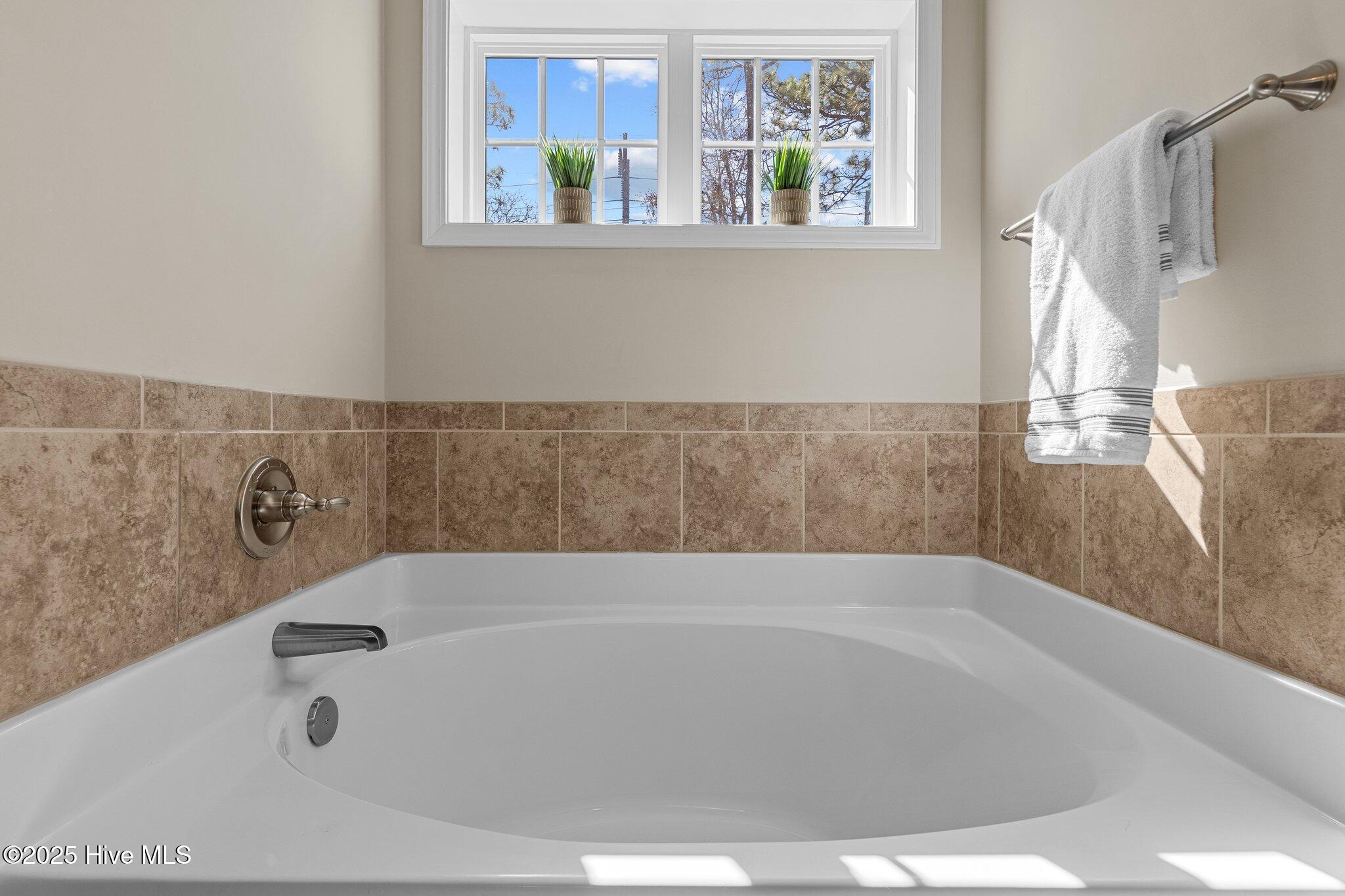 1205 Burning Tree Road Pinehurst, NC 28374 - Photo 14 of 35 Garden Tub