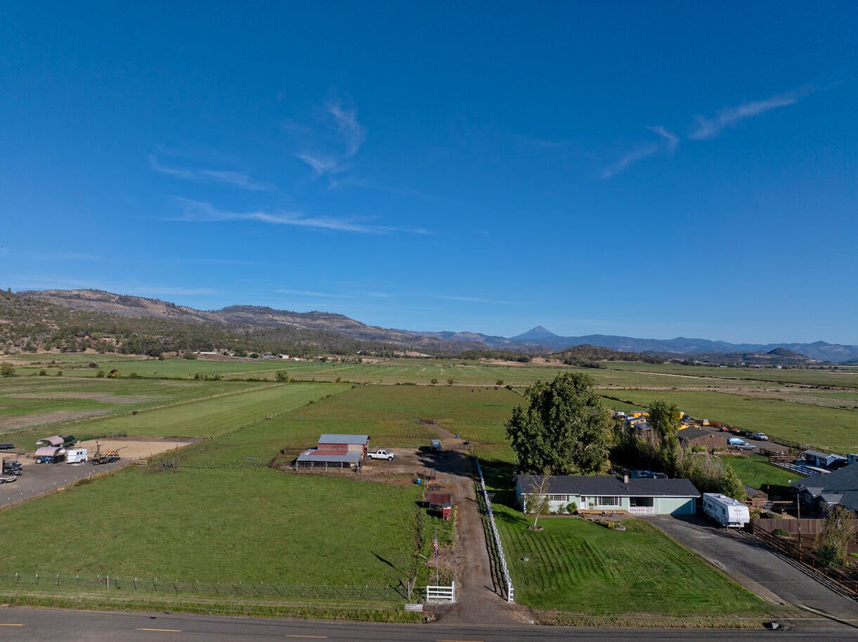 2795 Ball Road Eagle Point, OR 97524 - Photo 17 of 30 DJI_20250928181732_0088_D copy
