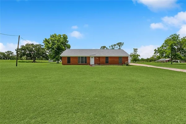 $319,900 | 136 Michael Drive, Des Allemands, LA 70030