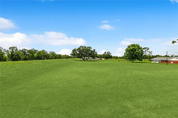$319,900 | 136 Michael Drive, Des Allemands, LA 70030