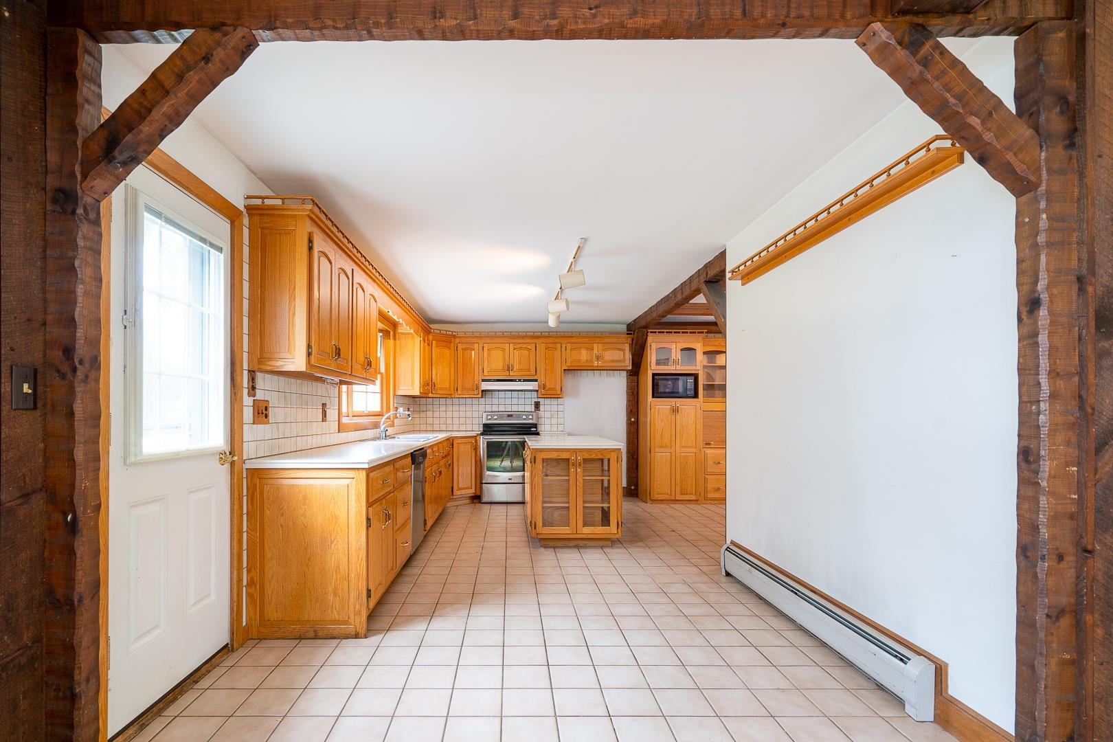75 Exeter Road Kingston, NH 03848 - Photo 4 of 40