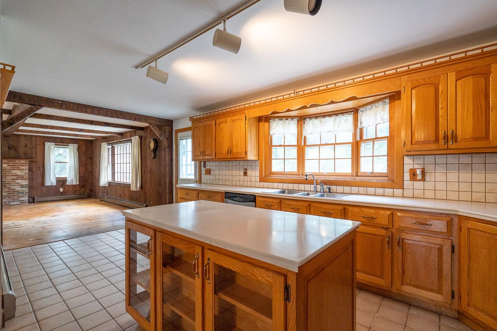 75 Exeter Road Kingston, NH 03848 - Photo 8 of 40