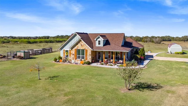 a view of a lake with house in the background