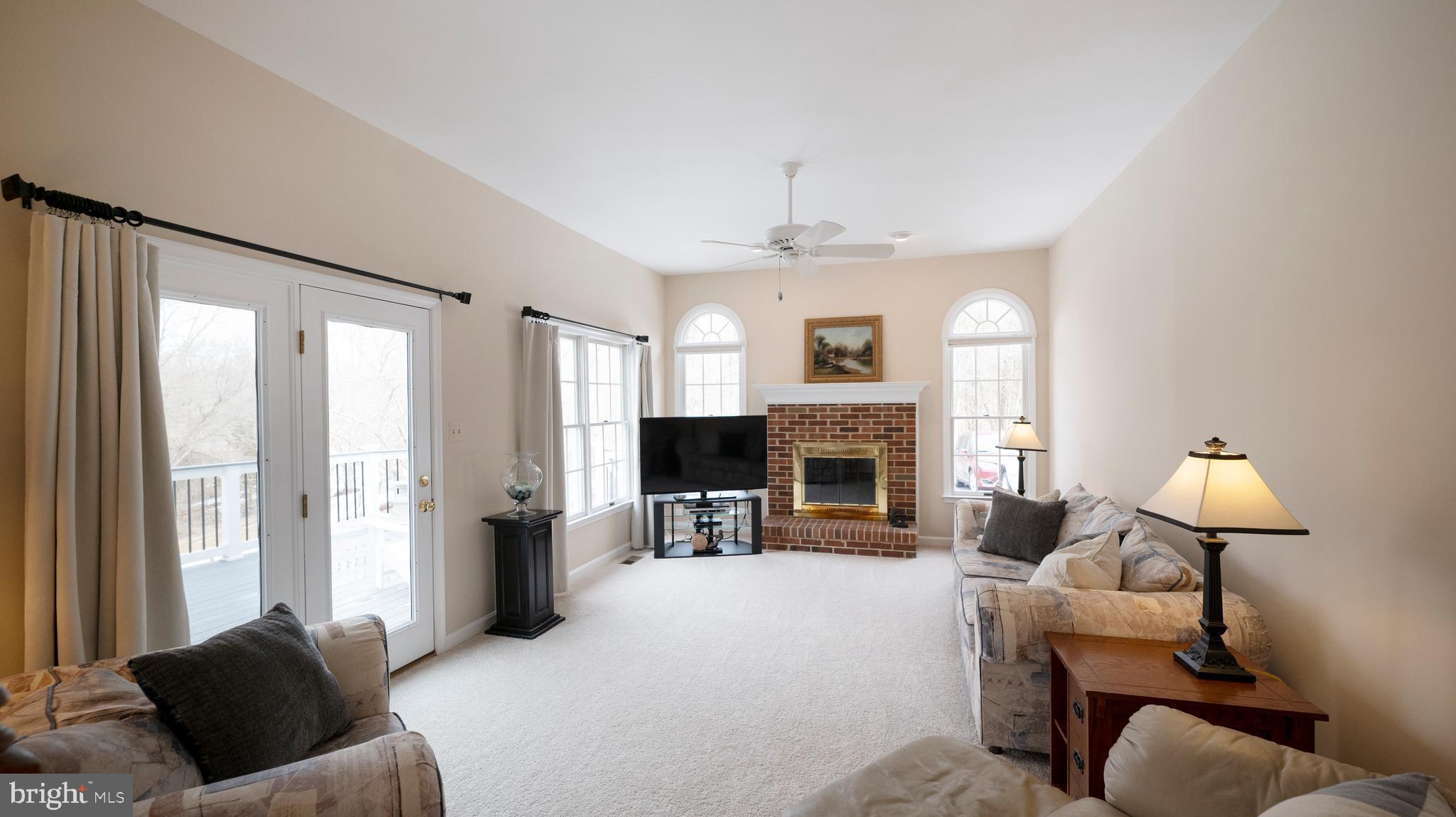21001 Sunnyacres Road Gaithersburg, MD 20882 - Photo 14 of 48 Family Room