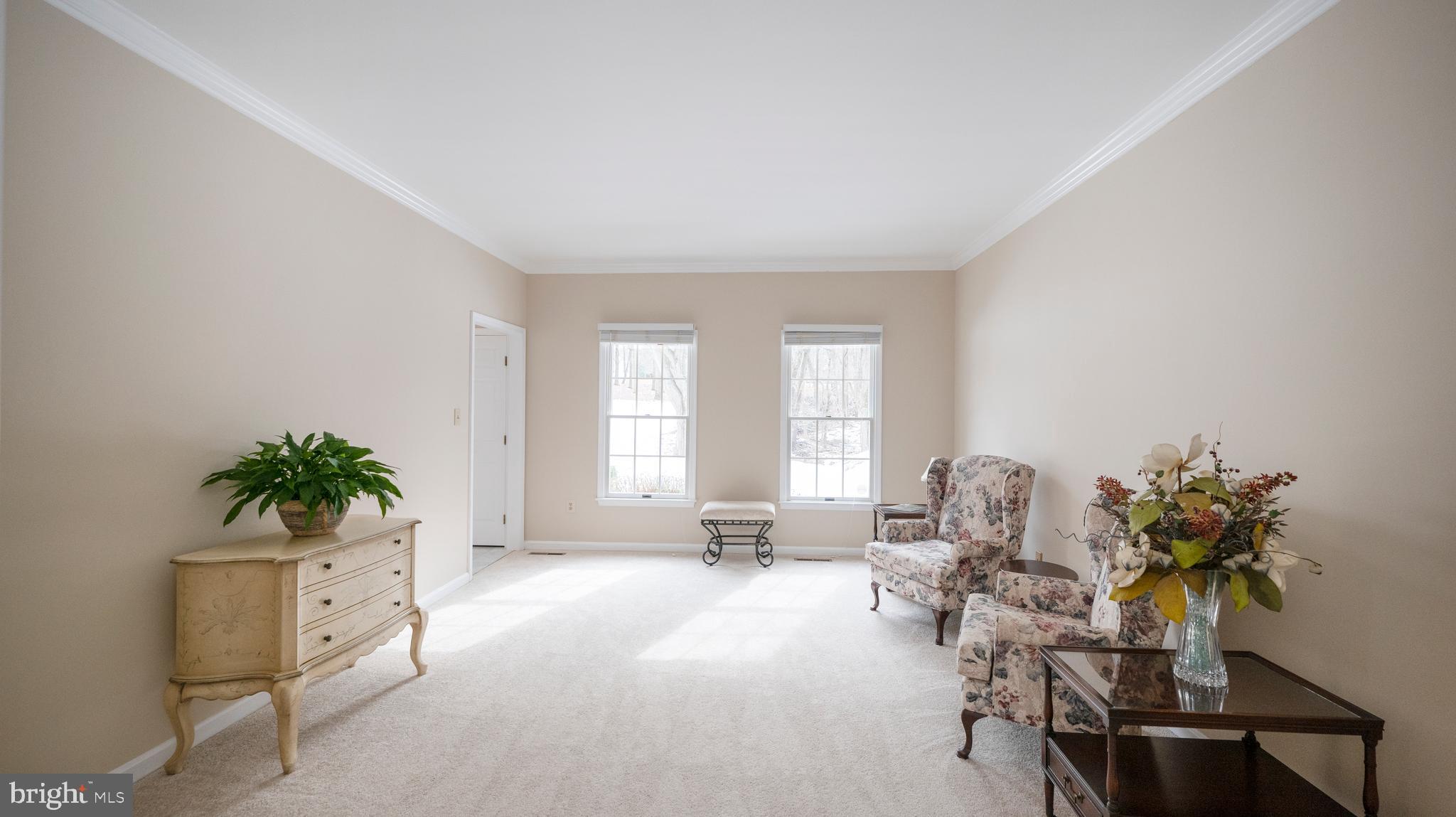 21001 Sunnyacres Road Gaithersburg, MD 20882 - Photo 18 of 48 Living Room