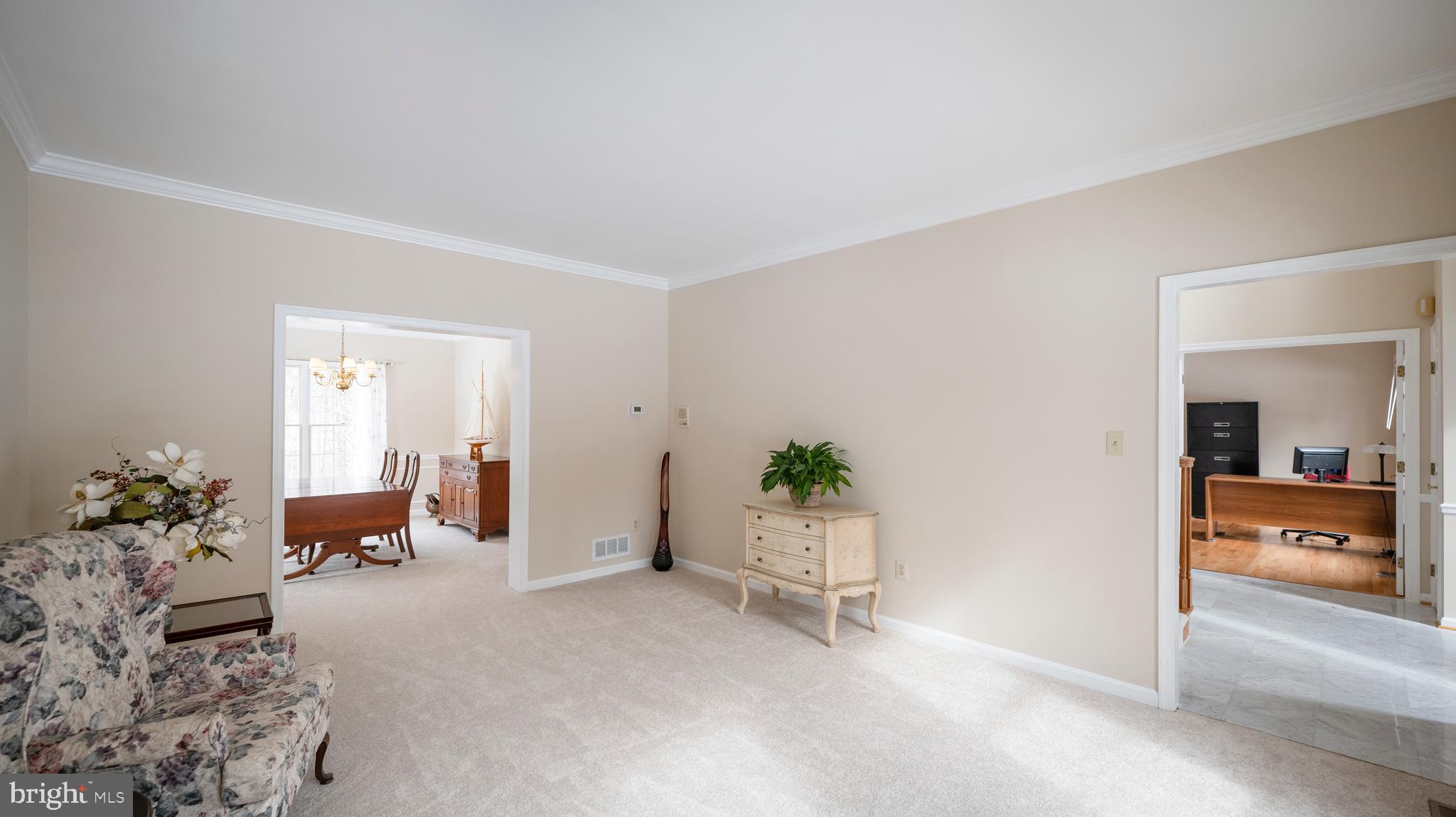 21001 Sunnyacres Road Gaithersburg, MD 20882 - Photo 19 of 48 Living Room