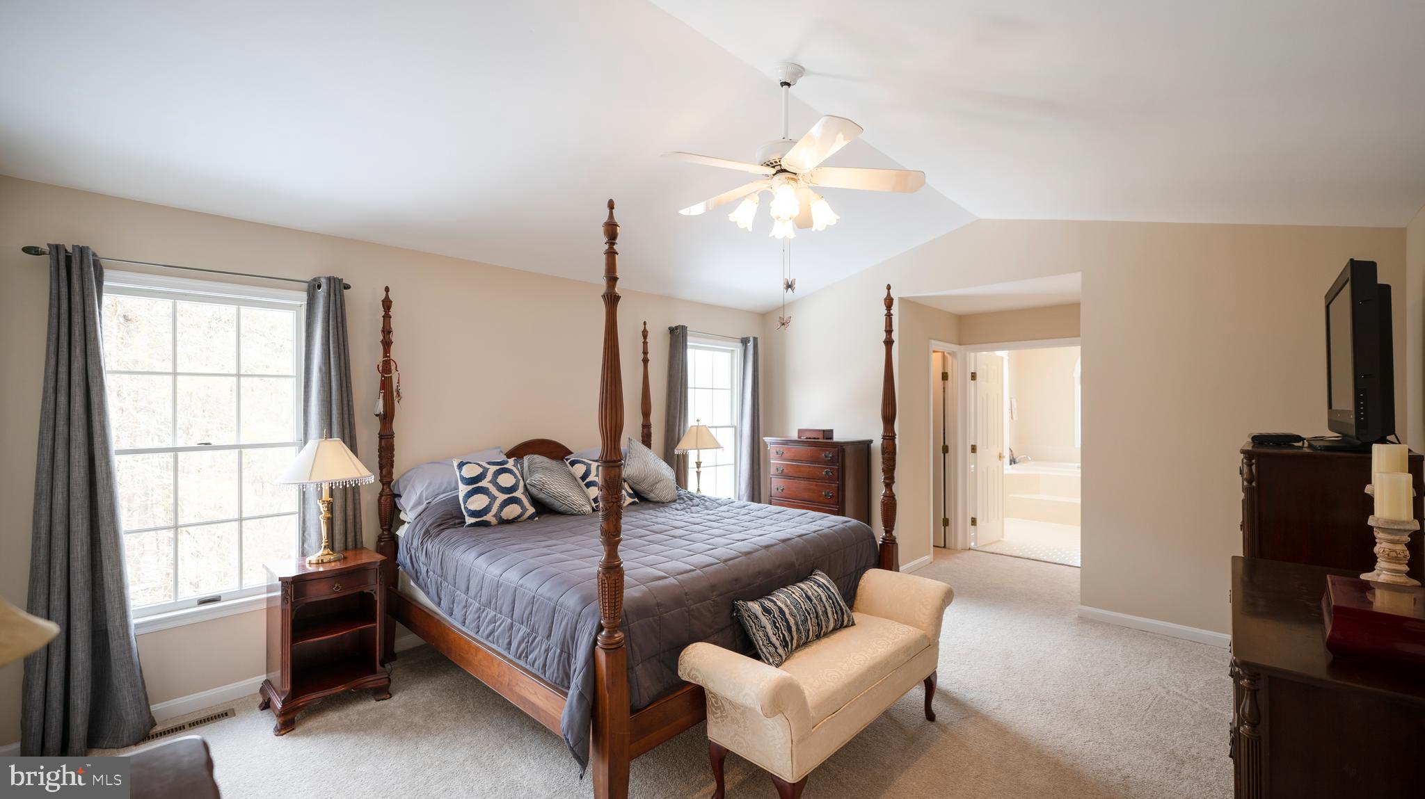 21001 Sunnyacres Road Gaithersburg, MD 20882 - Photo 22 of 48 Owners Bedroom