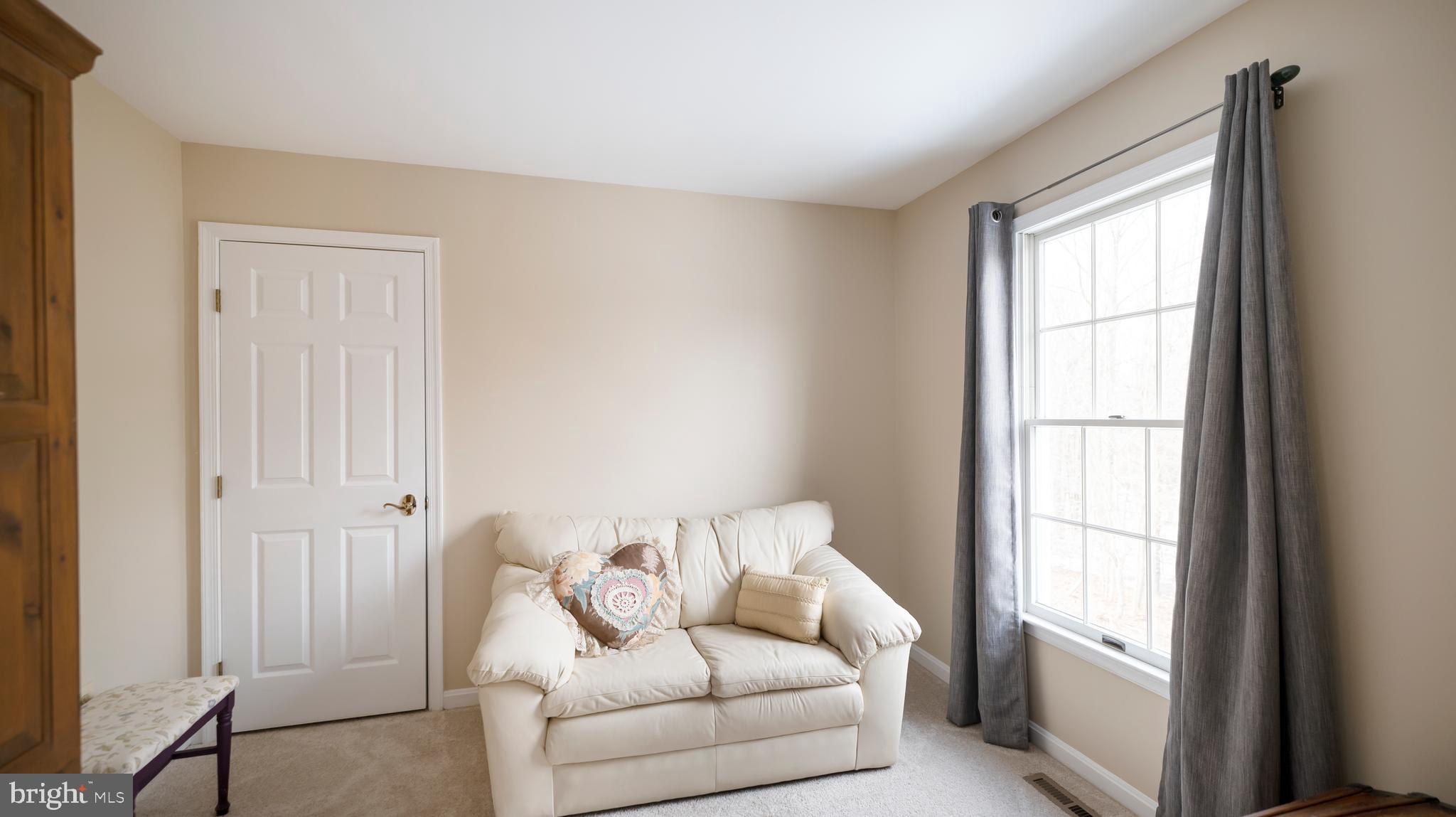 21001 Sunnyacres Road Gaithersburg, MD 20882 - Photo 23 of 48 Owners Sitting Room