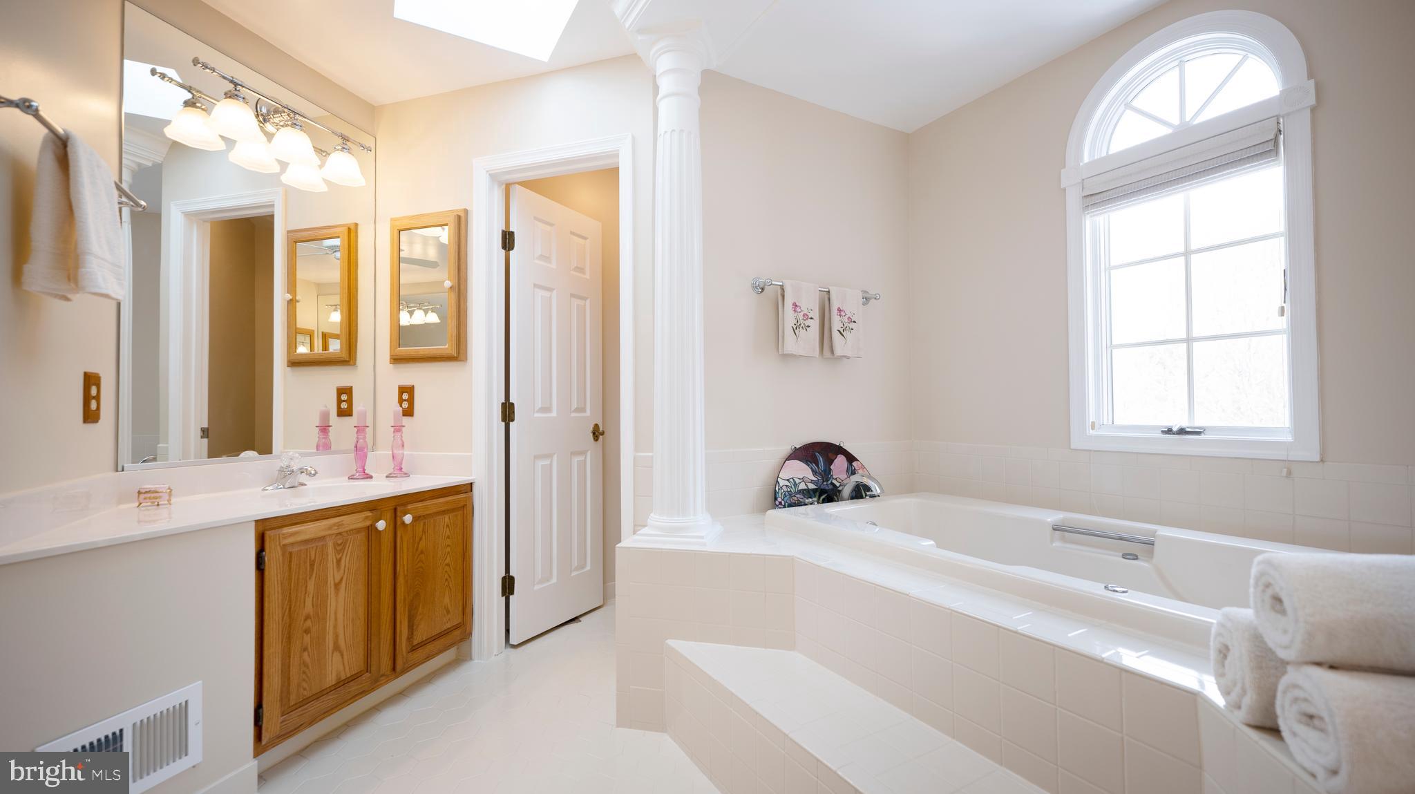21001 Sunnyacres Road Gaithersburg, MD 20882 - Photo 25 of 48 Owners Bath