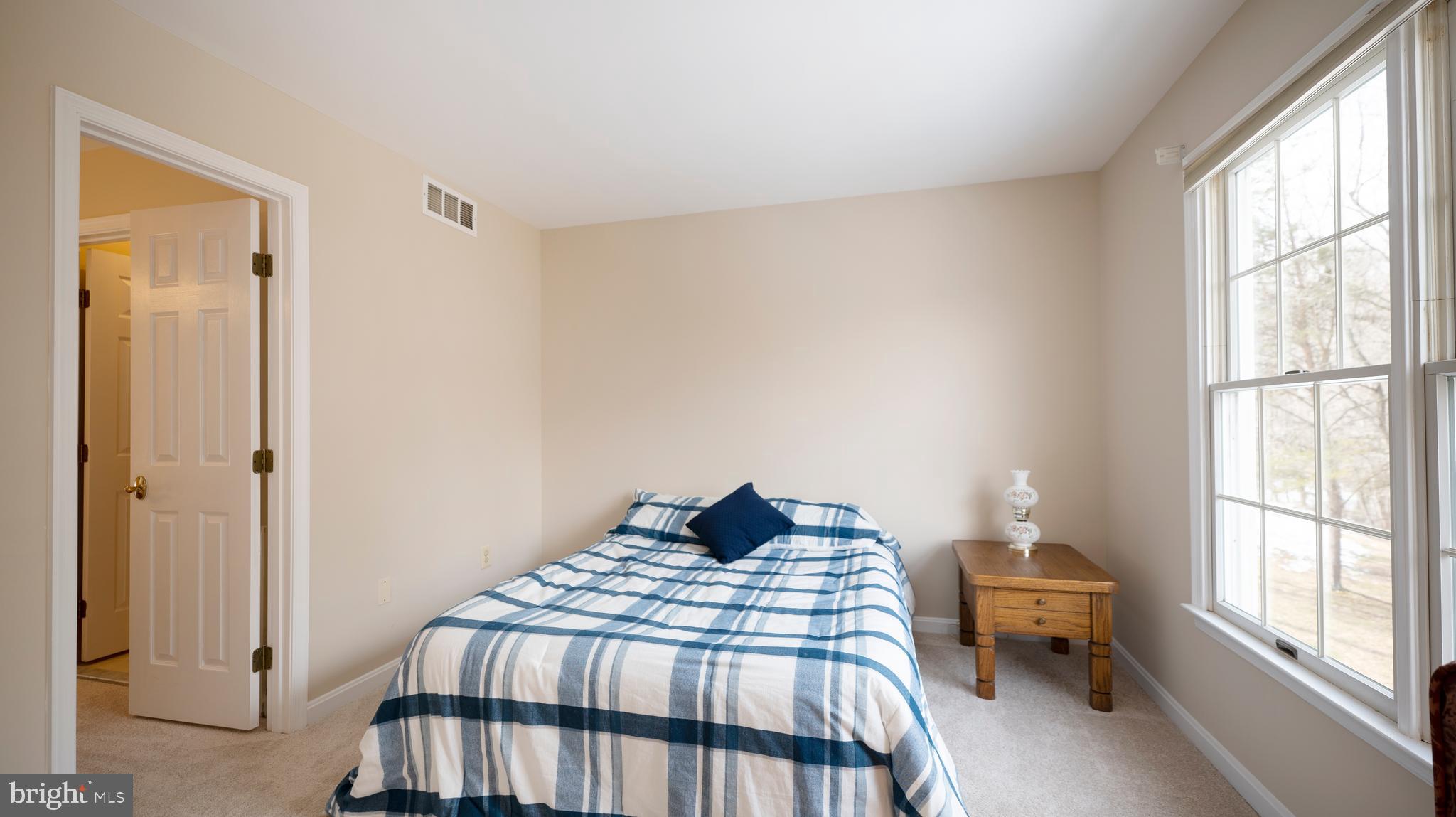 21001 Sunnyacres Road Gaithersburg, MD 20882 - Photo 29 of 48 Bedroom 2