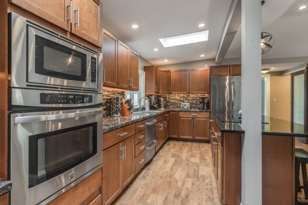 249 Maple Street Danvers, MA 01923 - Photo 4 of 30 Gallery Image 4