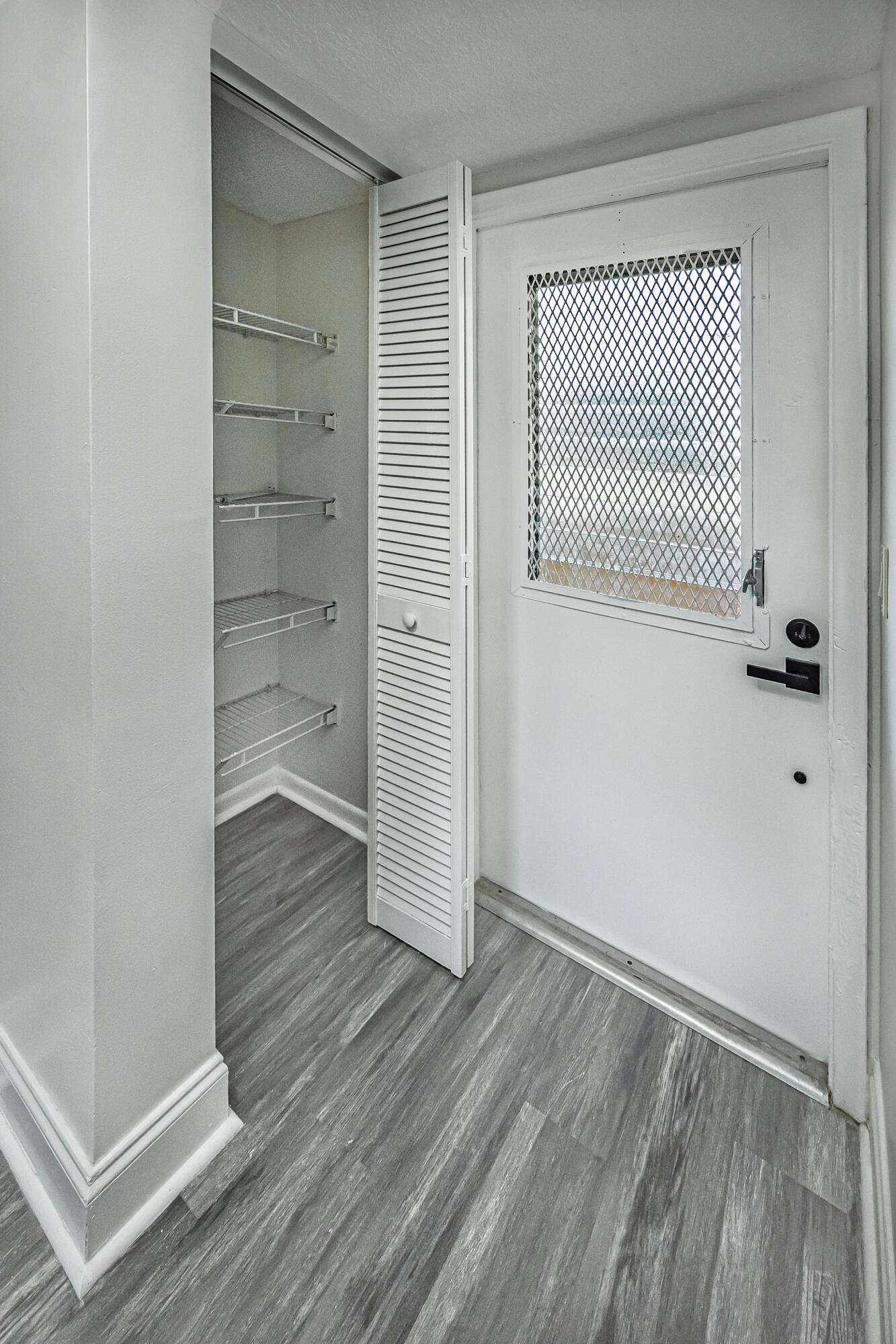 829 Camino Road, Unit 206C Delray Beach, FL 33445 - Photo 11 of 33 entryway