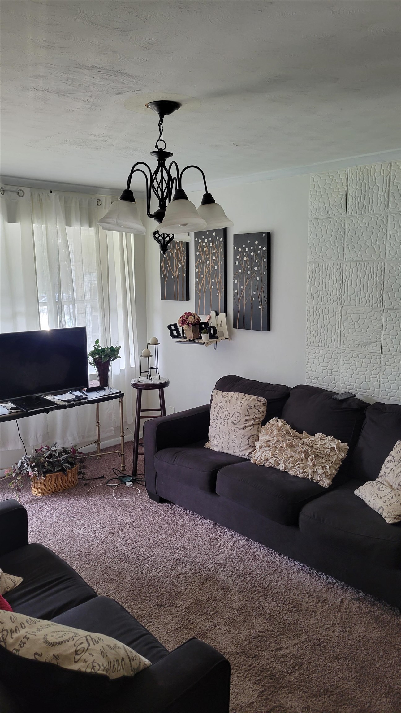 1532 Duke Road Memphis, TN 38108 - Photo 11 of 13 a living room with furniture rug and window