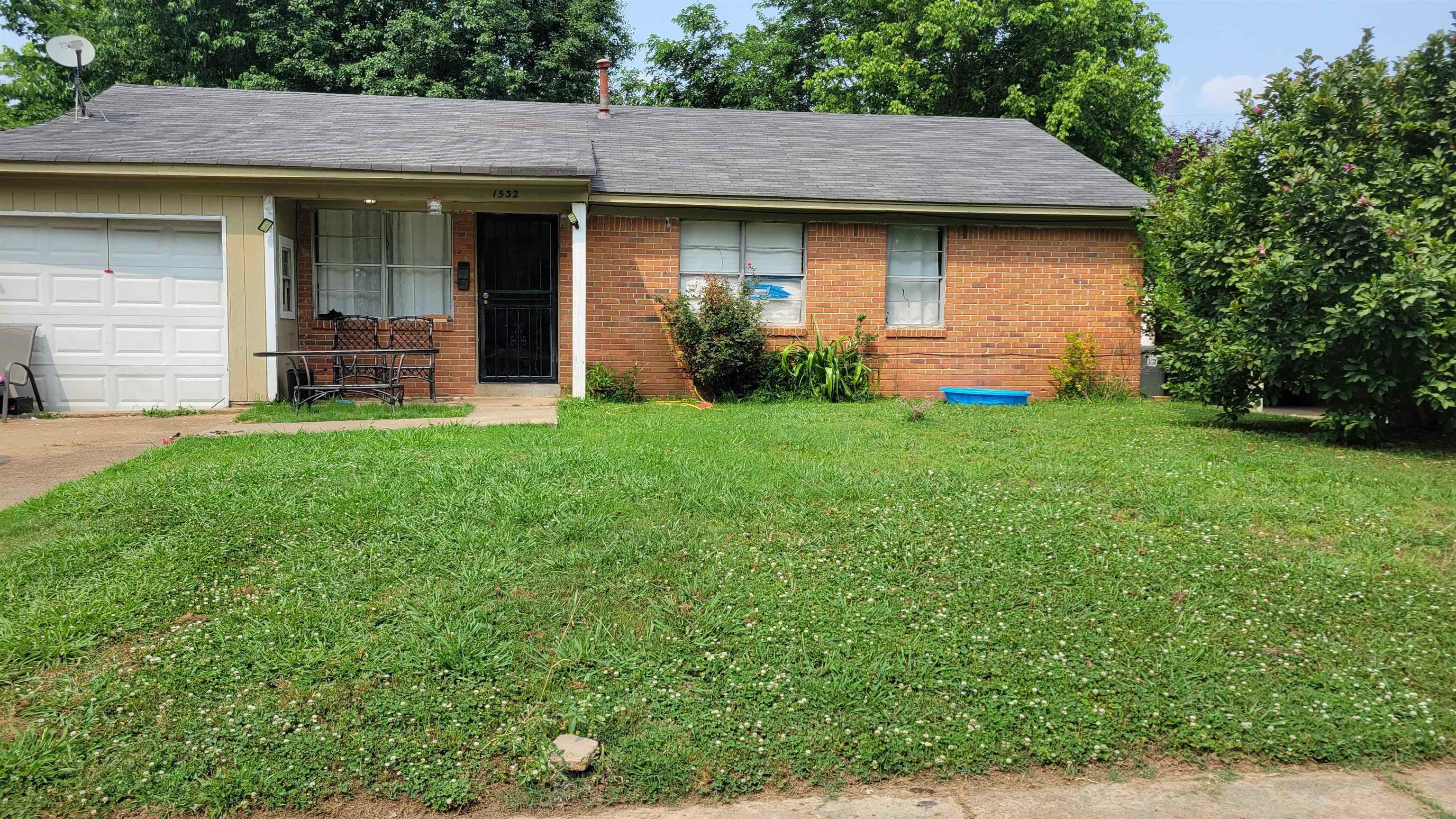 1532 Duke Road Memphis, TN 38108 - Photo 7 of 13 a view of a back yard of the house