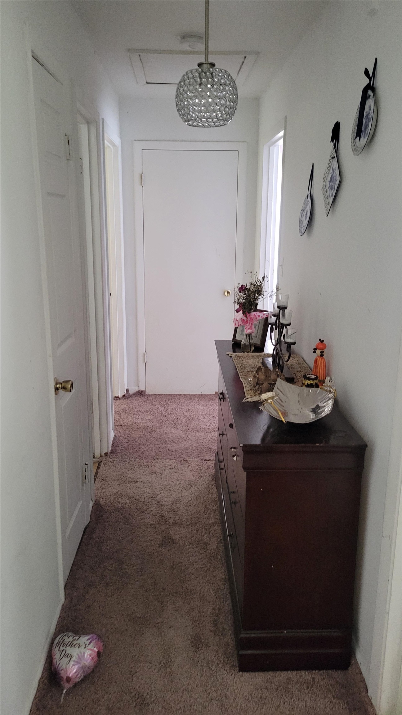 1532 Duke Road Memphis, TN 38108 - Photo 8 of 13 a room with a table and chairs