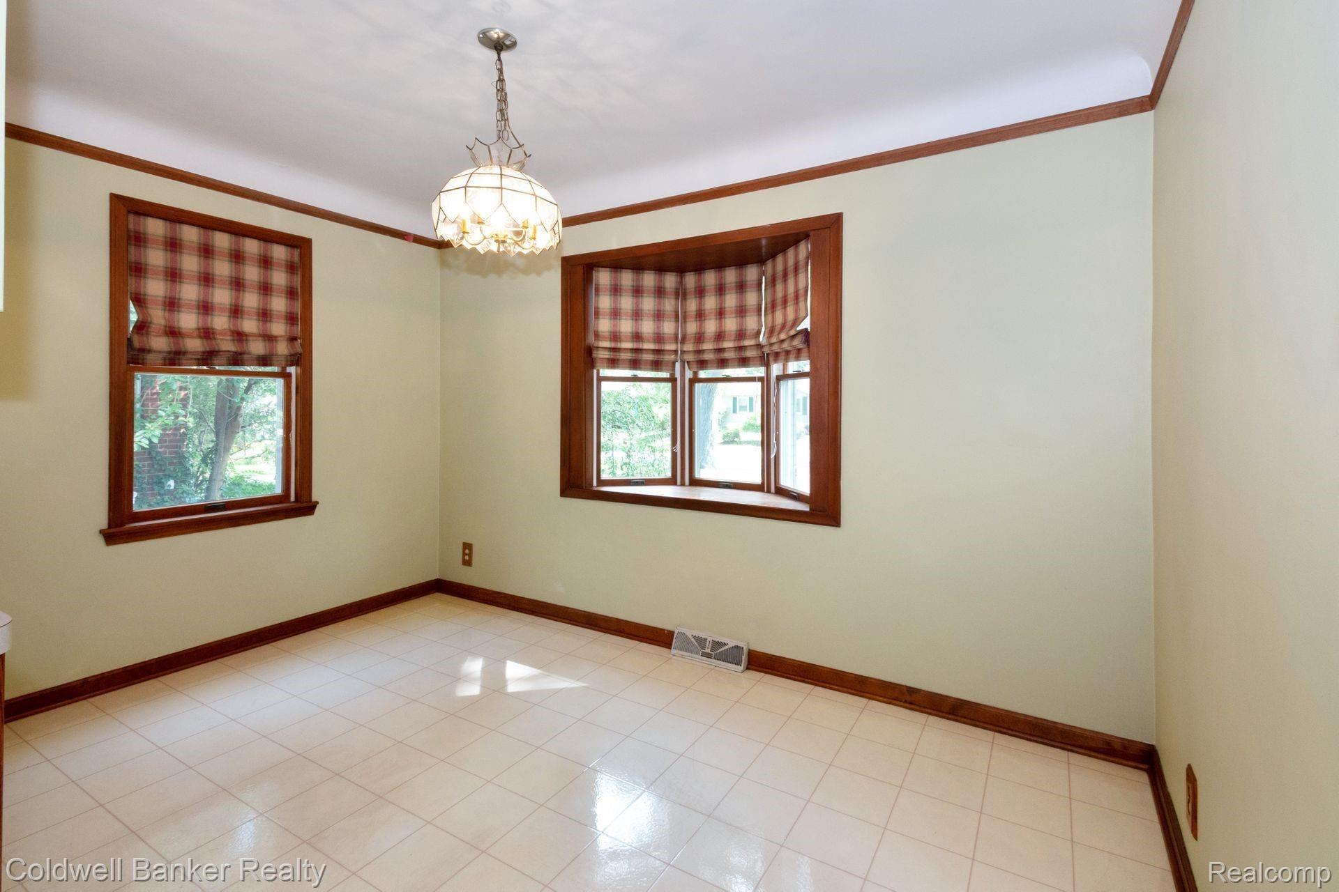 166 Dover Road Waterford, MI 48328 - Photo 10 of 18 8.jpg