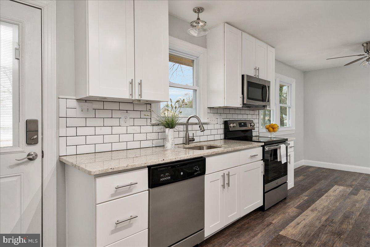 7811 Elizabeth Road Pasadena, MD 21122 - Photo 7 of 33 Beautifully Updated