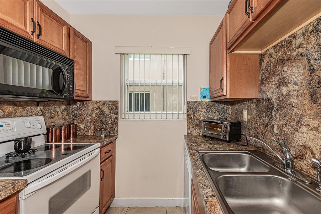 2131 Northeast 40th Court Lighthouse Point, FL 33064 - Photo 16 of 32