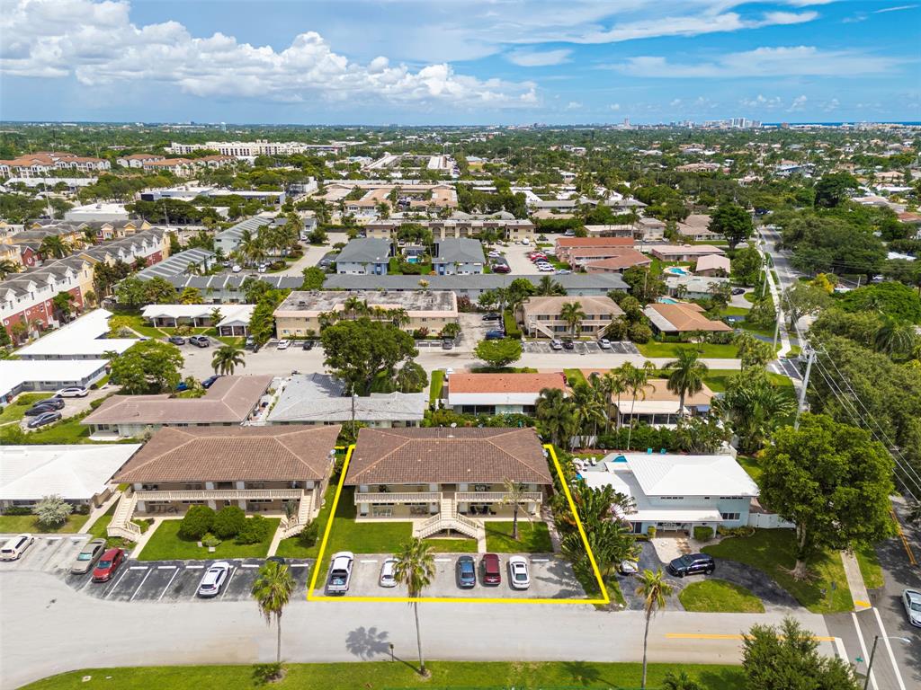 2131 Northeast 40th Court Lighthouse Point, FL 33064 - Photo 28 of 32 an aerial view of residential houses with outdoor space