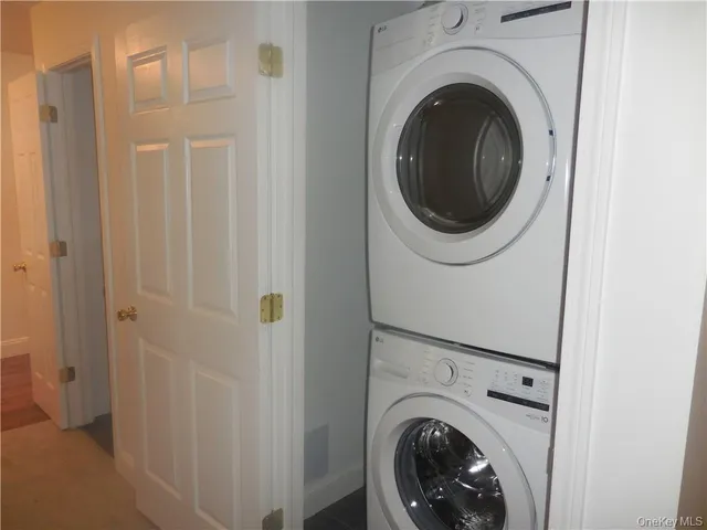 a close up view of a washer and dryer