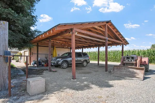 $1,599,999 | 631 East Barnhart Road, Hughson, CA 95326