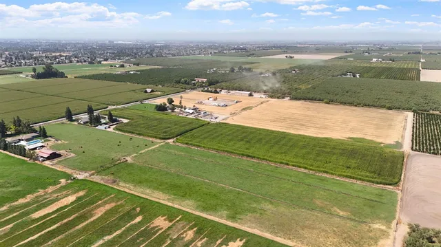 $1,599,999 | 631 East Barnhart Road, Hughson, CA 95326