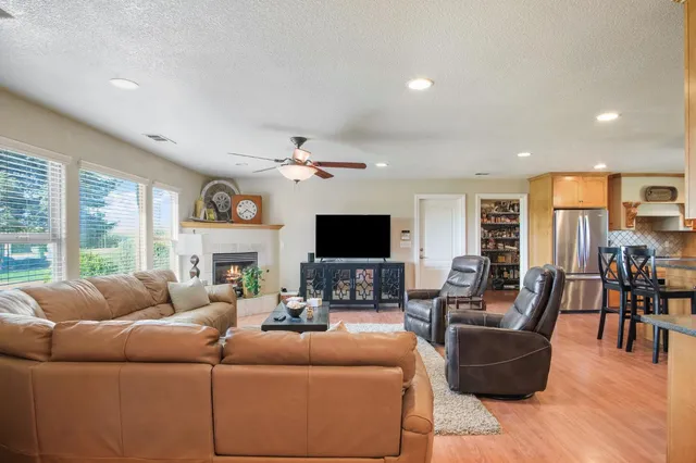 $1,599,999 | 631 East Barnhart Road, Hughson, CA 95326