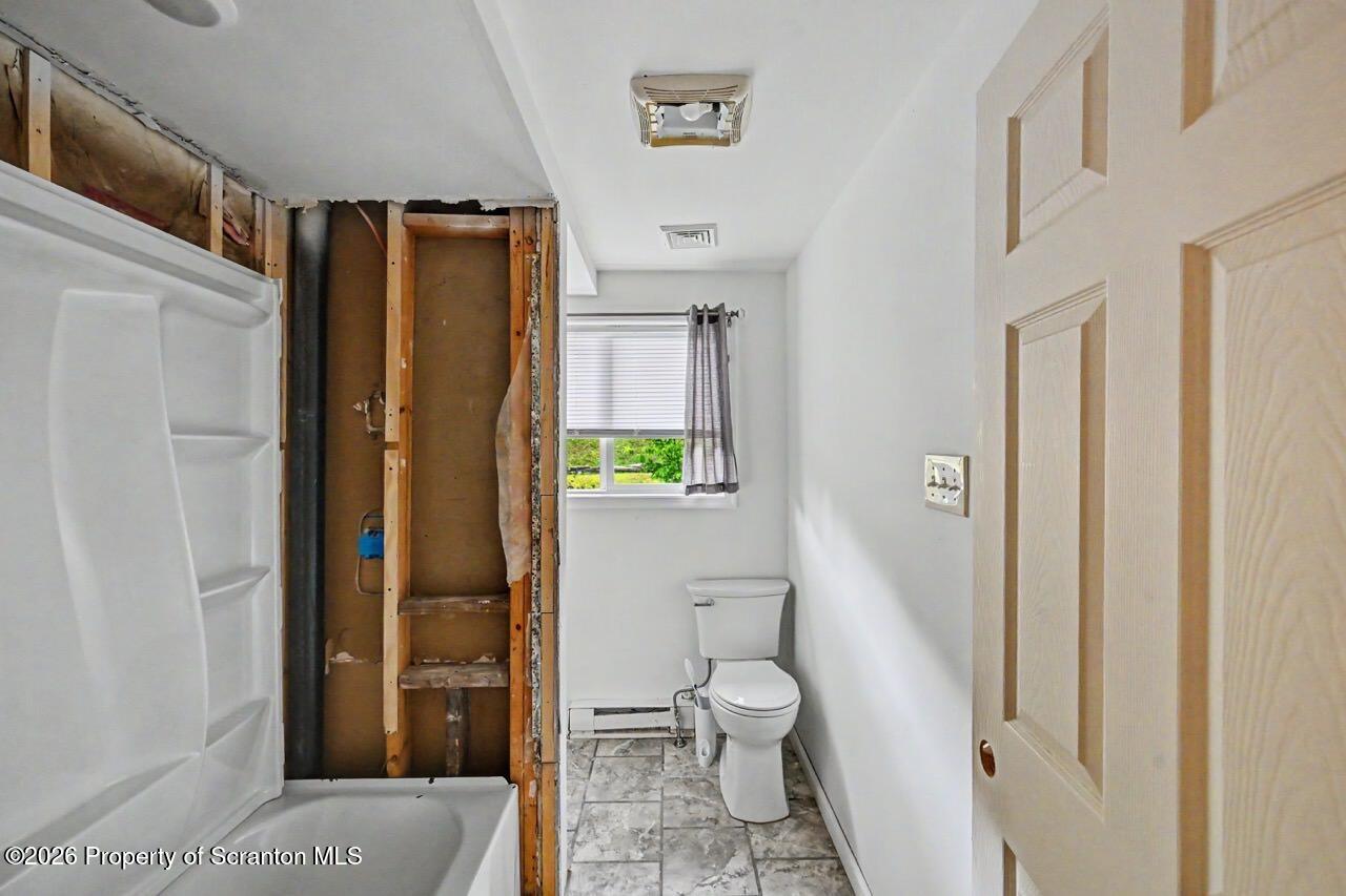 112 Mosswood Road Moscow, PA 18444 - Photo 35 of 53 Full Bathroom