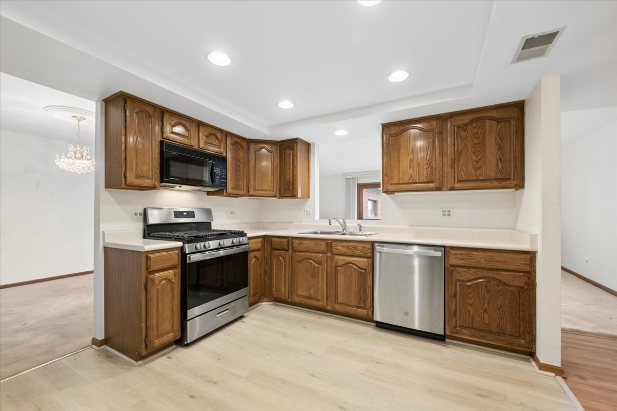 101 Summit Avenue, Unit 512 Park Ridge, IL 60068 - Photo 5 of 25