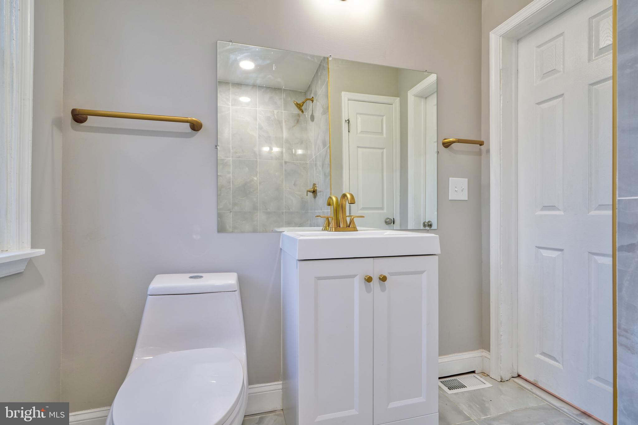 809 Wicklow Road Baltimore, MD 21229 - Photo 11 of 29