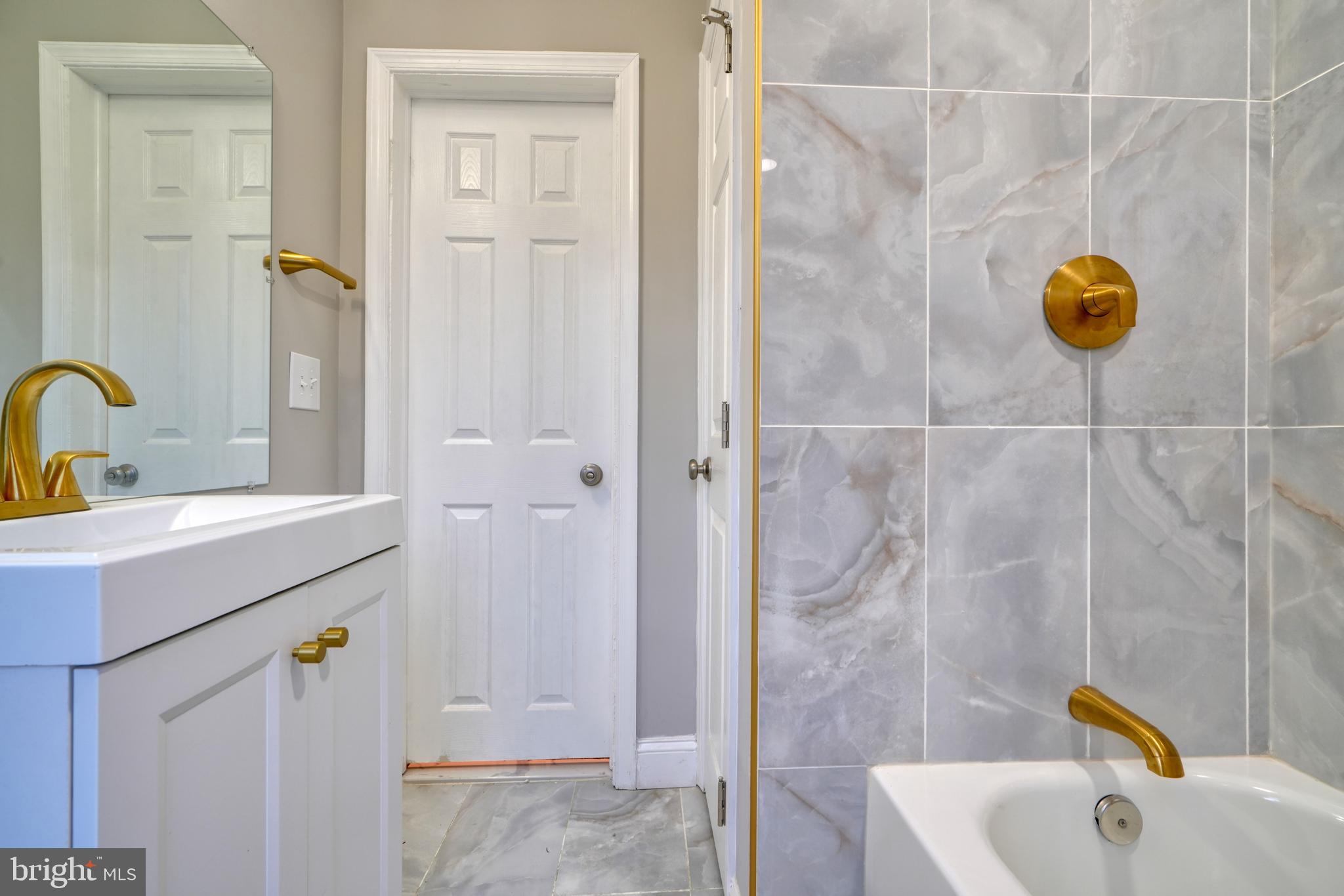 809 Wicklow Road Baltimore, MD 21229 - Photo 13 of 29