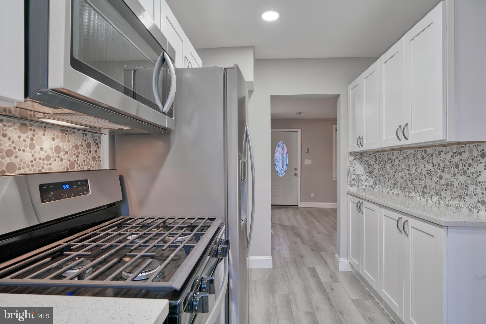 809 Wicklow Road Baltimore, MD 21229 - Photo 2 of 29