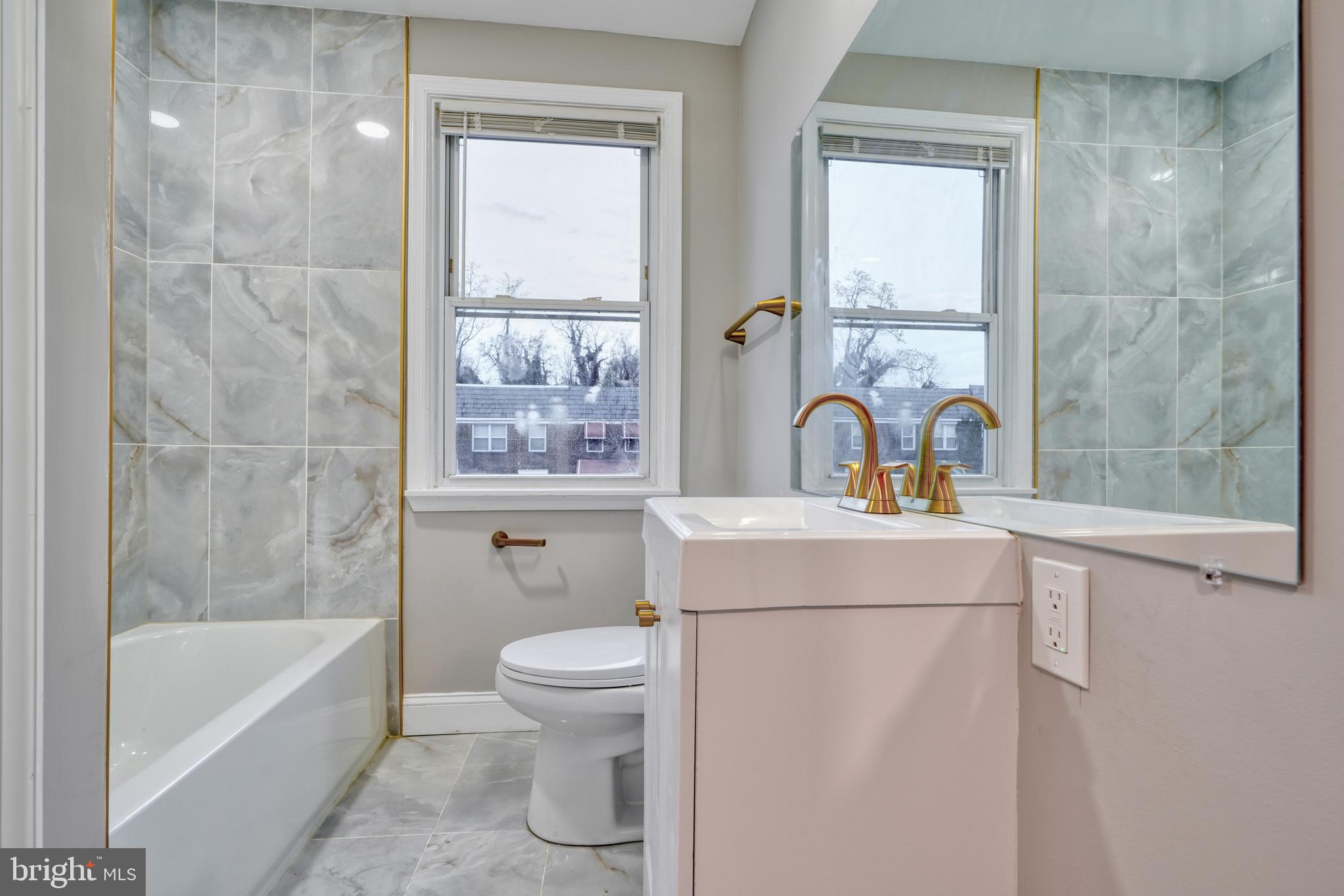 809 Wicklow Road Baltimore, MD 21229 - Photo 10 of 29