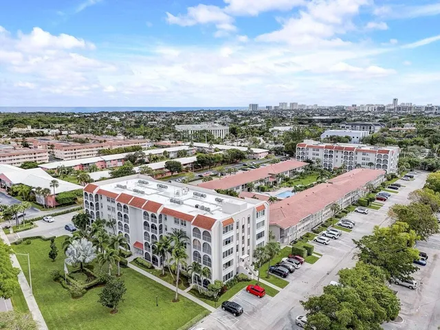 $215,000 | 250 Northeast 20th Street, Unit 3070, Boca Raton, FL 33431