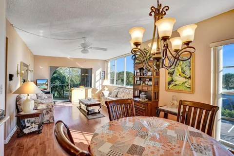 $215,000 | 250 Northeast 20th Street, Unit 3070, Boca Raton, FL 33431