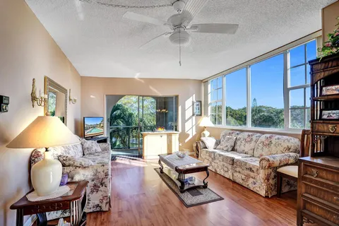 $215,000 | 250 Northeast 20th Street, Unit 3070, Boca Raton, FL 33431