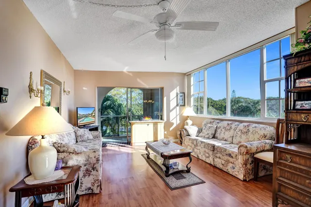 $215,000 | 250 Northeast 20th Street, Unit 3070, Boca Raton, FL 33431
