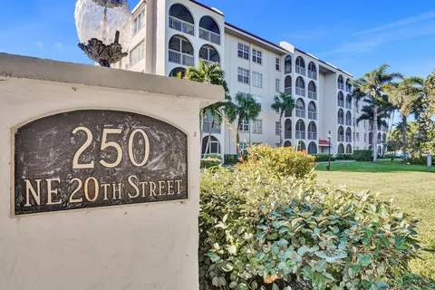 $215,000 | 250 Northeast 20th Street, Unit 3070, Boca Raton, FL 33431