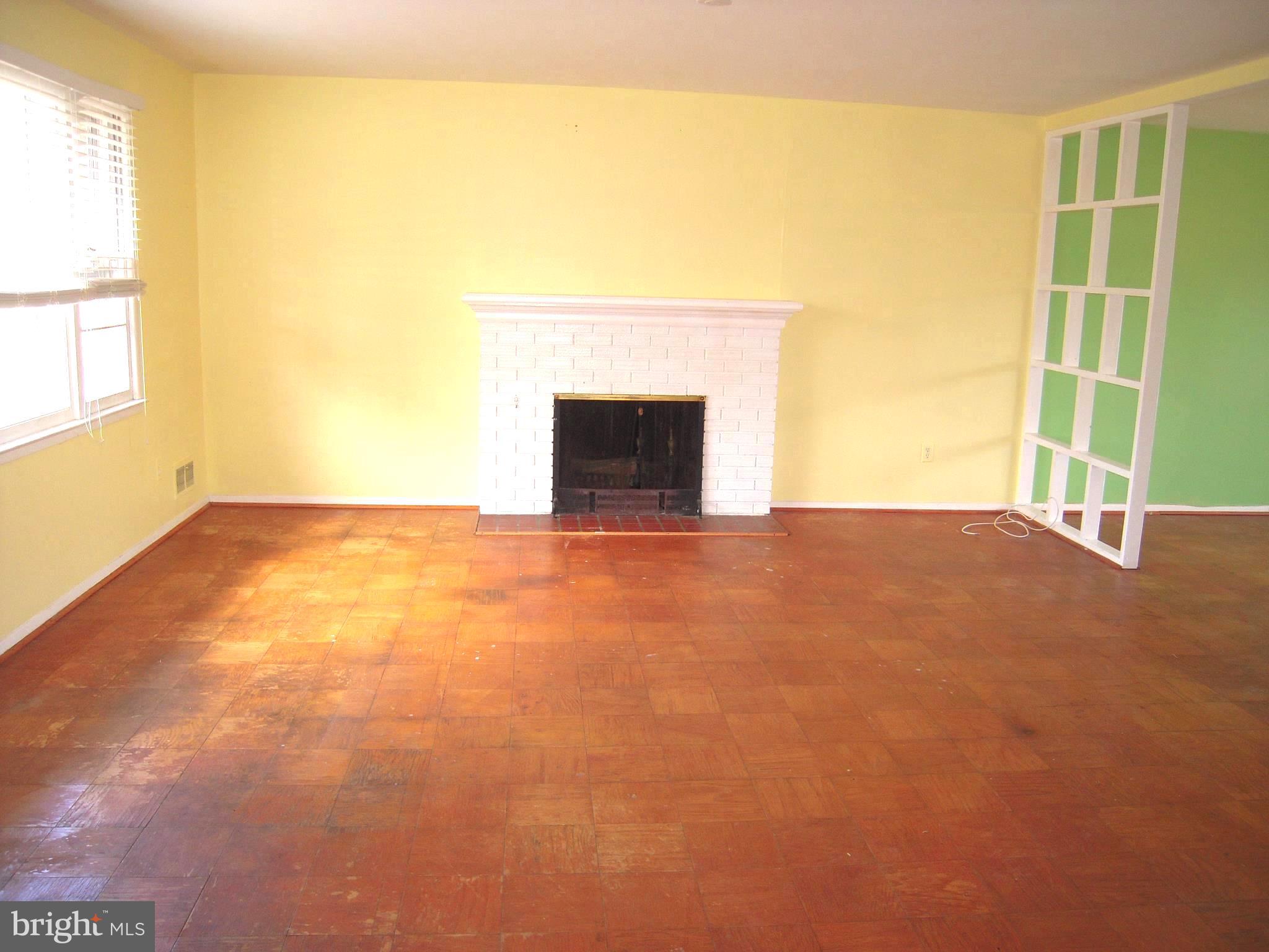 5601 Inverchapel Road Springfield, VA 22151 - Photo 2 of 27 Living Room