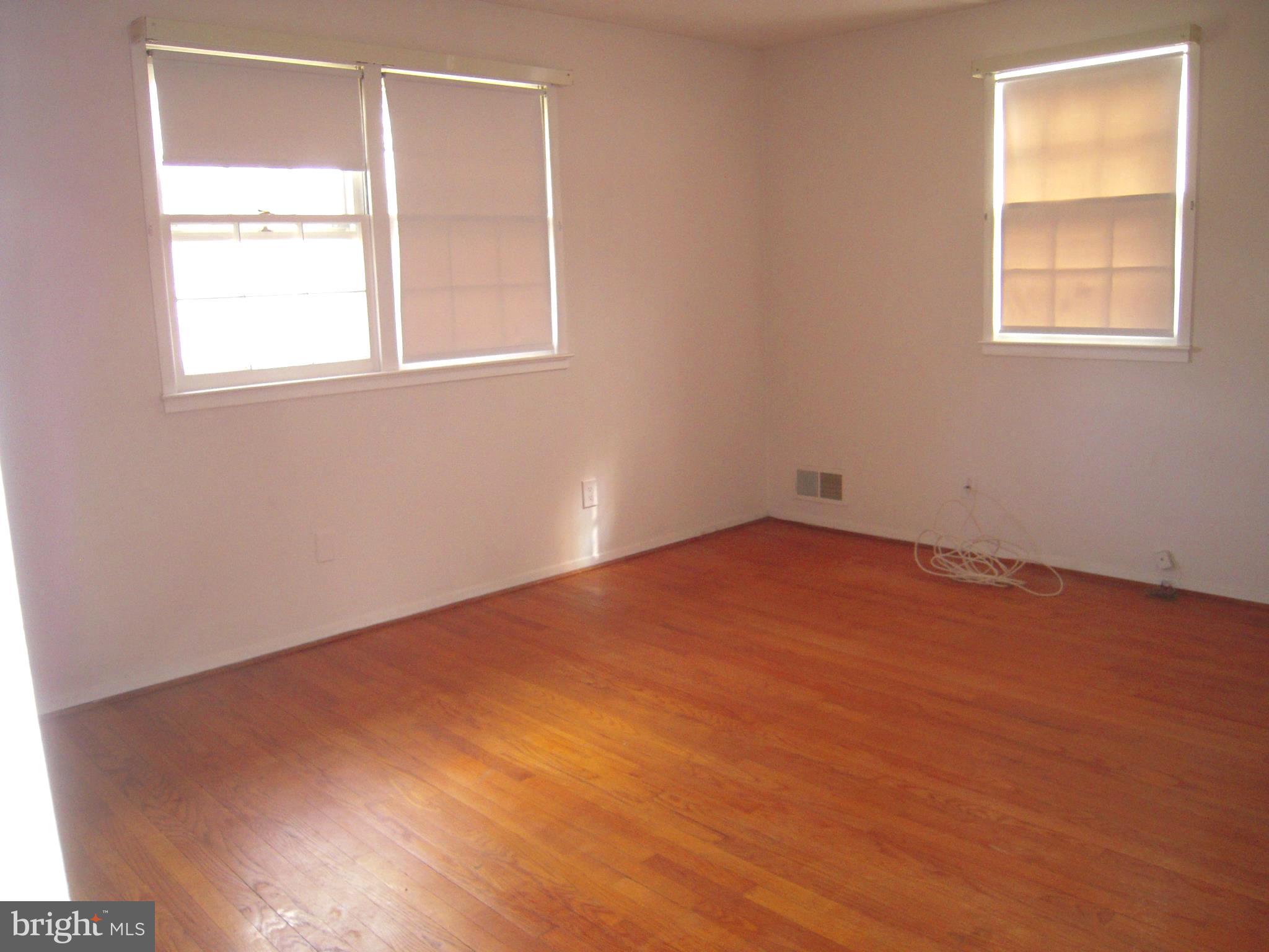5601 Inverchapel Road Springfield, VA 22151 - Photo 11 of 27 Master Bedroom