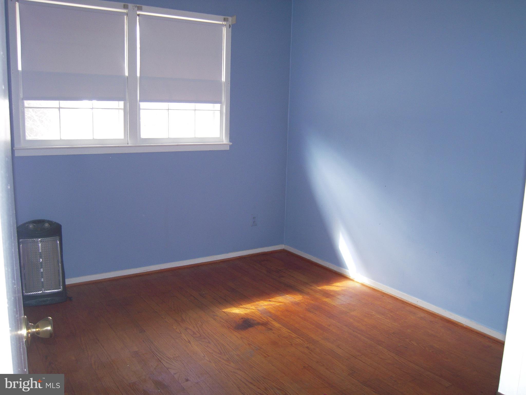 5601 Inverchapel Road Springfield, VA 22151 - Photo 13 of 27 \3rd Bedroom