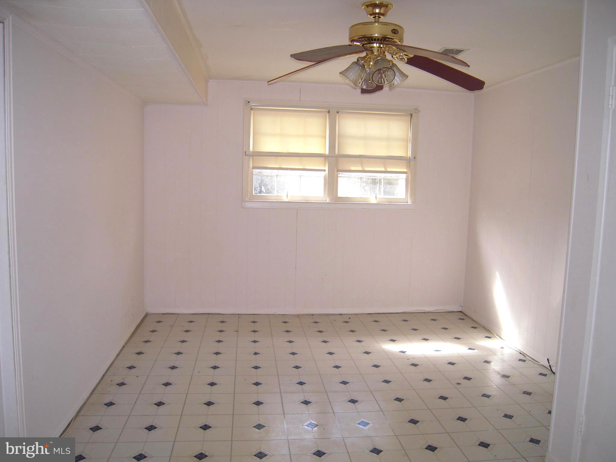 5601 Inverchapel Road Springfield, VA 22151 - Photo 16 of 27 Family Room
