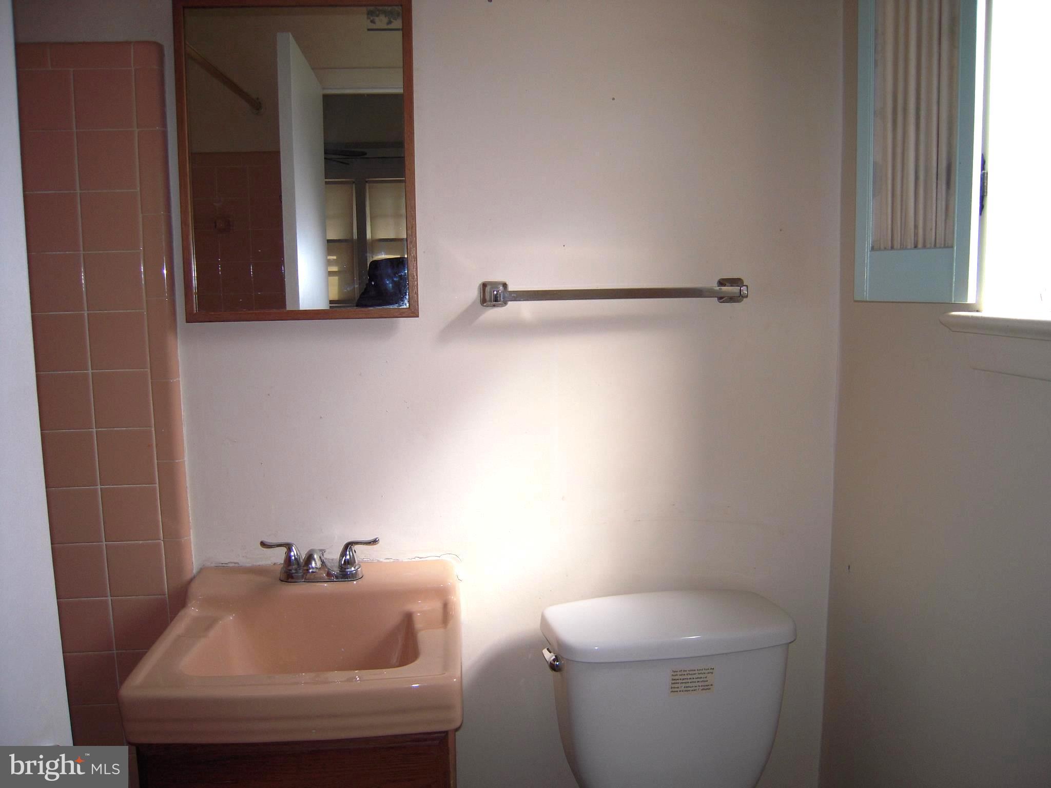 5601 Inverchapel Road Springfield, VA 22151 - Photo 19 of 27 Bathroom