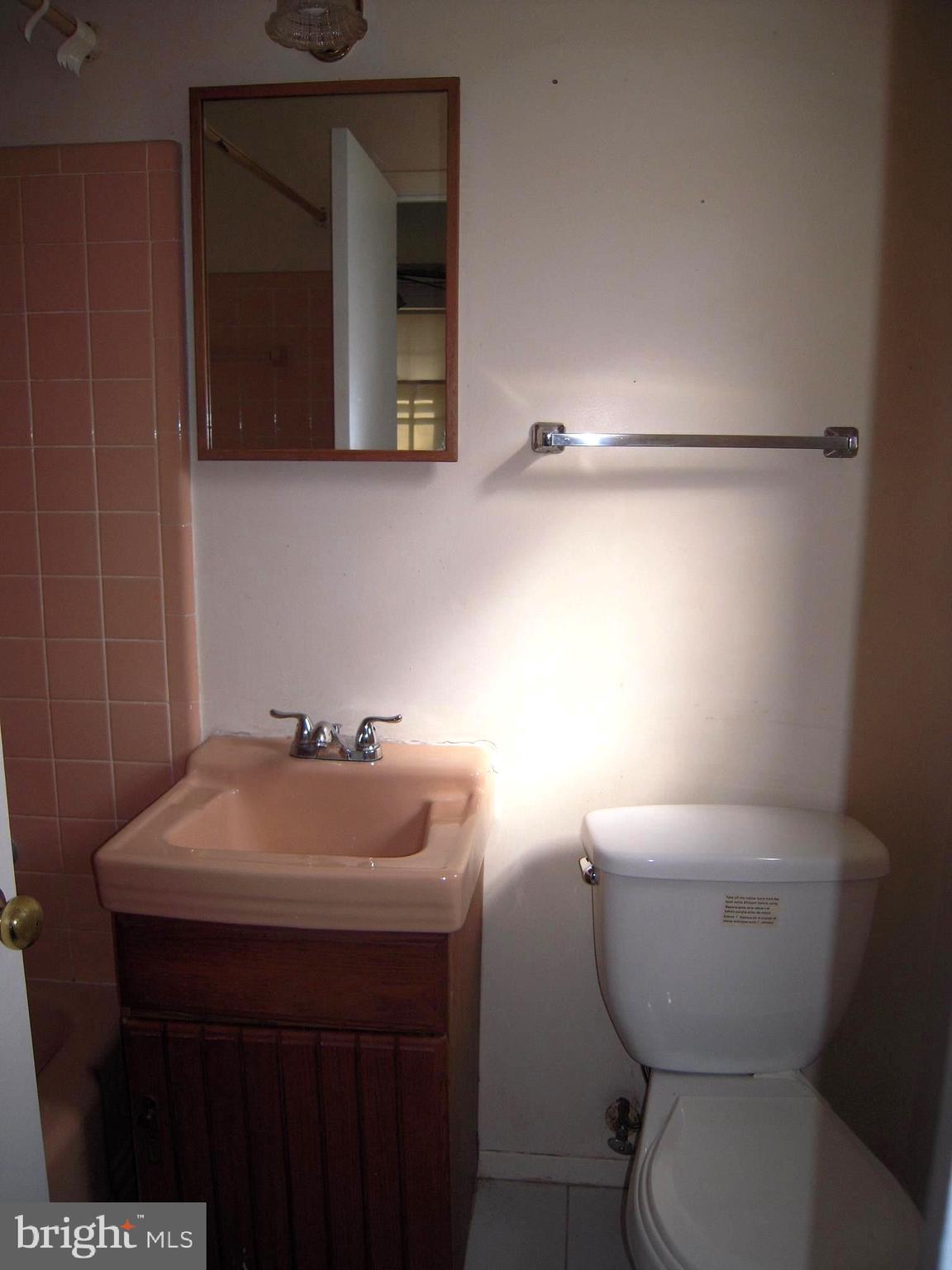 5601 Inverchapel Road Springfield, VA 22151 - Photo 20 of 27 Bathroom1