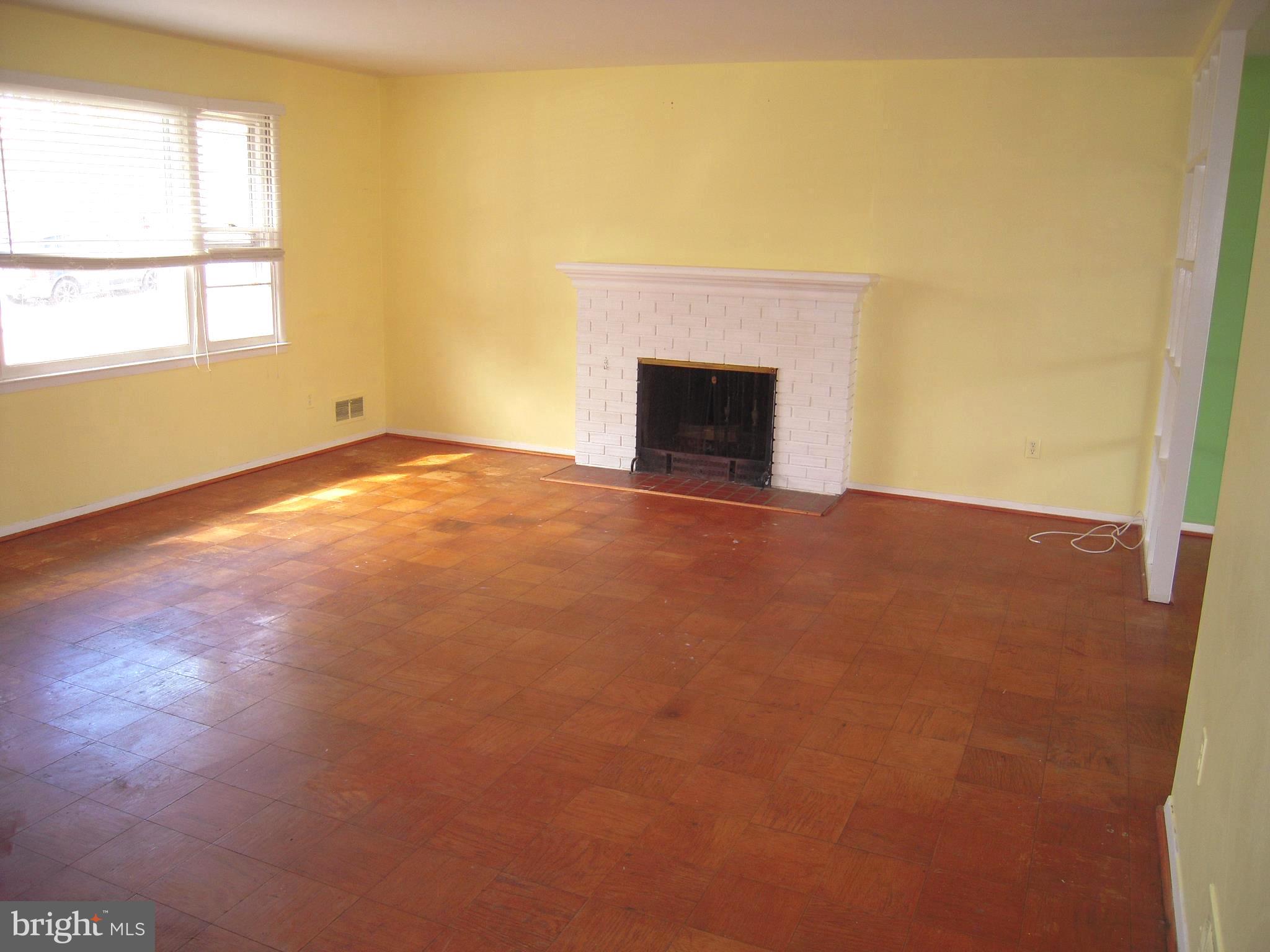 5601 Inverchapel Road Springfield, VA 22151 - Photo 3 of 27 Living Room1