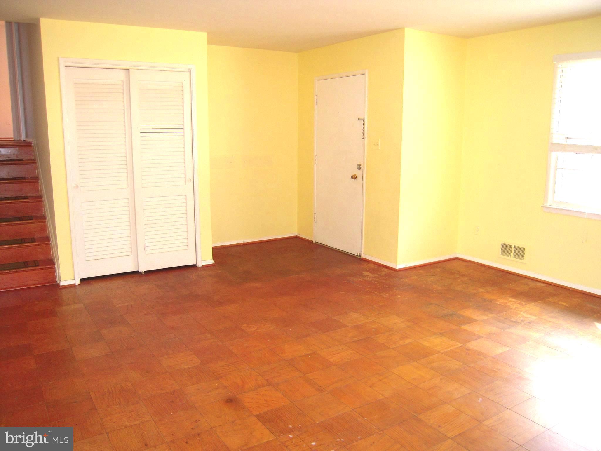 5601 Inverchapel Road Springfield, VA 22151 - Photo 22 of 27 Foyer