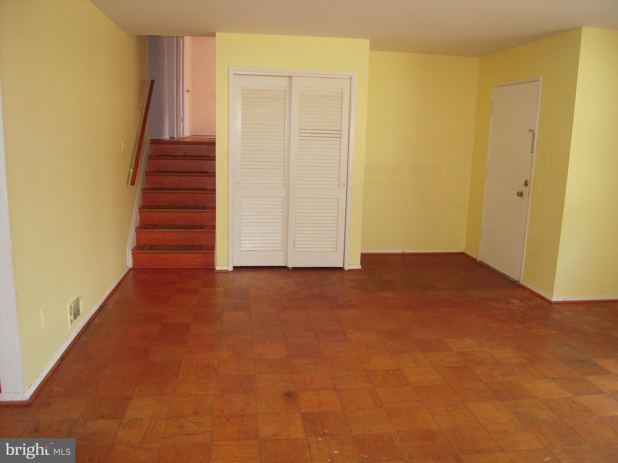 5601 Inverchapel Road Springfield, VA 22151 - Photo 5 of 27 Stair1