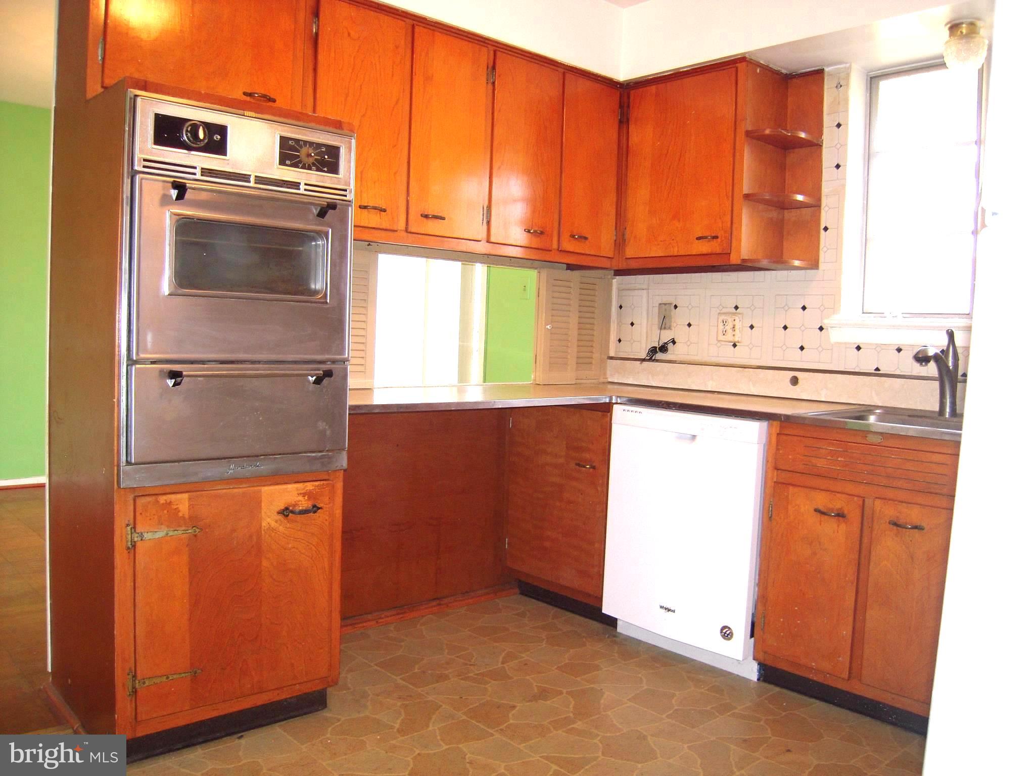 5601 Inverchapel Road Springfield, VA 22151 - Photo 6 of 27 Kitchen